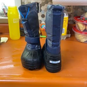 Boys size 4 Columbia Snow Boots